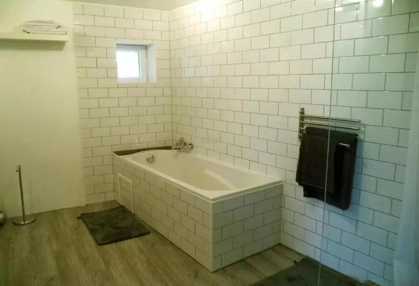 Aamiaismajoitus (B&B) La Gauviniere