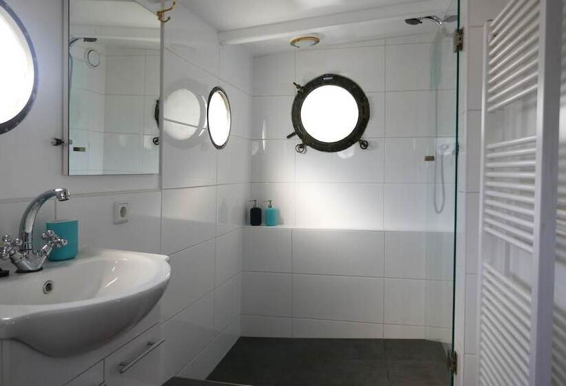 Boathotel Rotterdam Wilhelmina