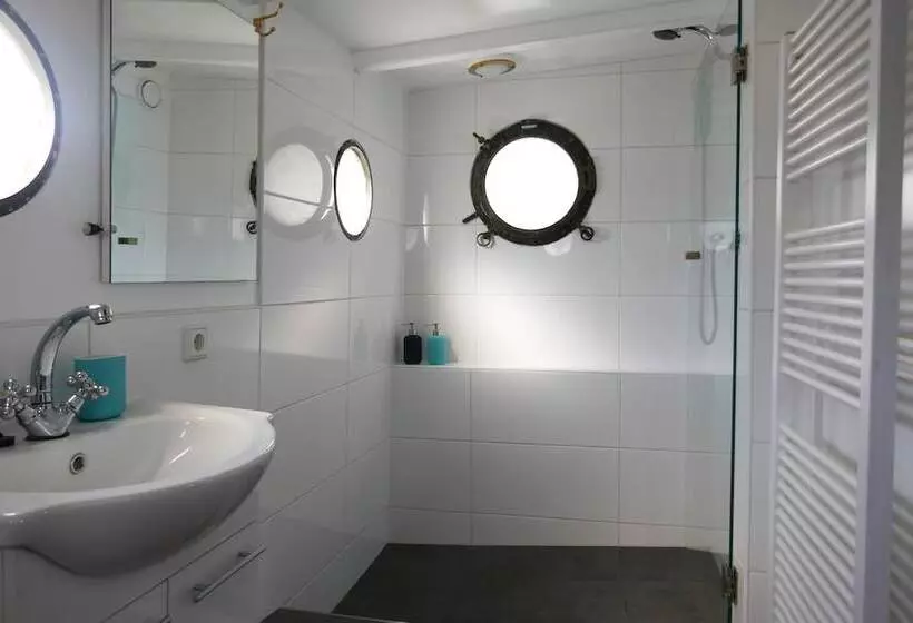 Boathotel Rotterdam Wilhelmina