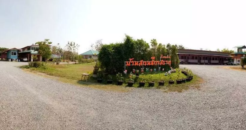 Hotelli Baan Suan Chiva Saran