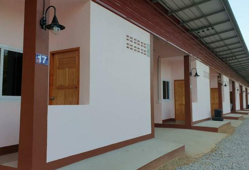 호텔 Baan Suan Chiva Saran