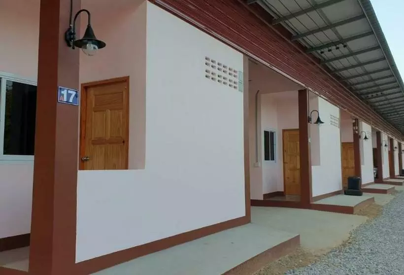 Hotelli Baan Suan Chiva Saran