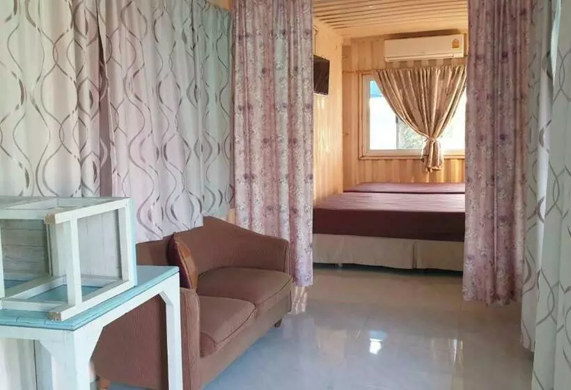 Hotelli Baan Suan Chiva Saran