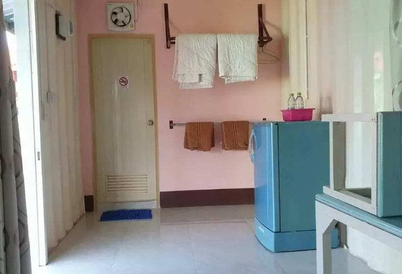 Hotelli Baan Suan Chiva Saran