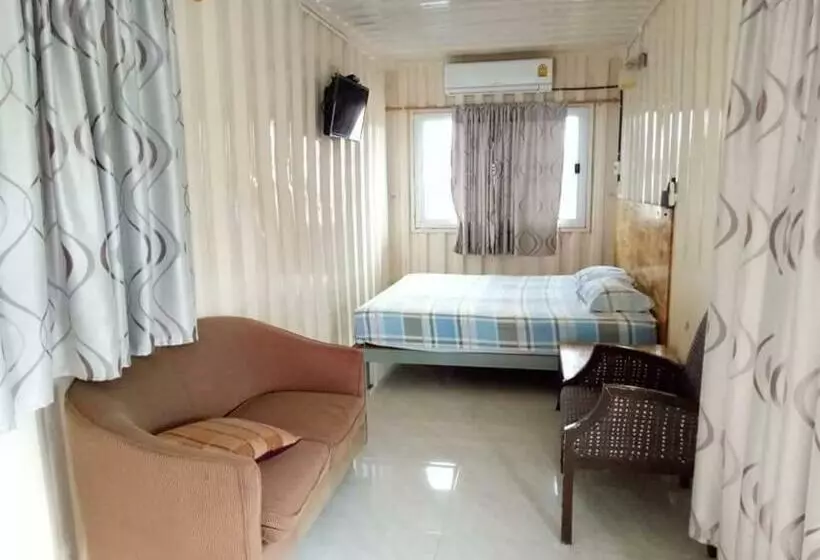 Hotelli Baan Suan Chiva Saran