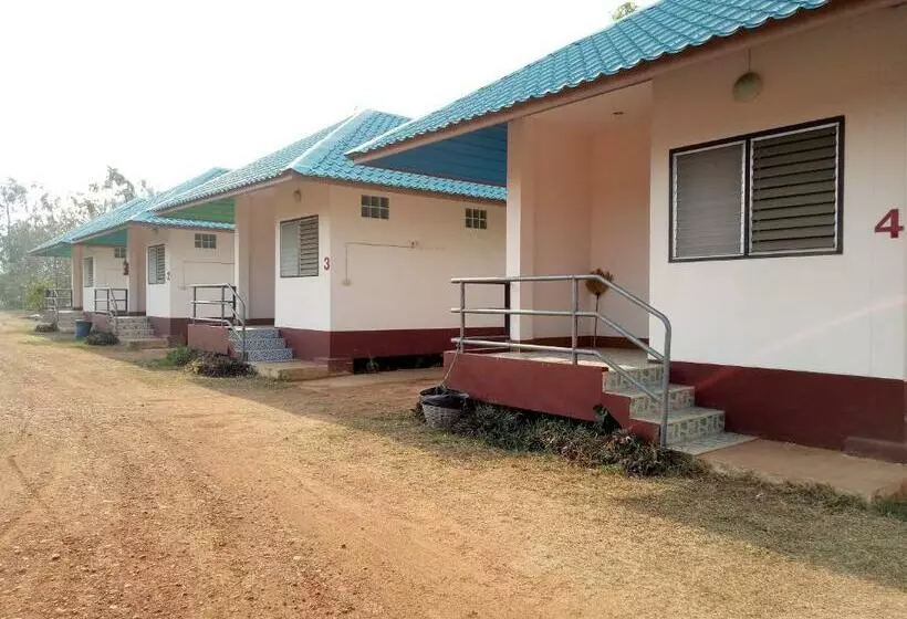 Hotelli Baan Suan Chiva Saran