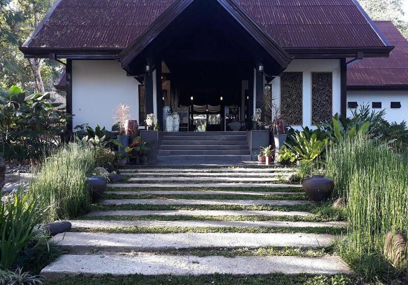 בית מלון כפרי Calape Forest Resort