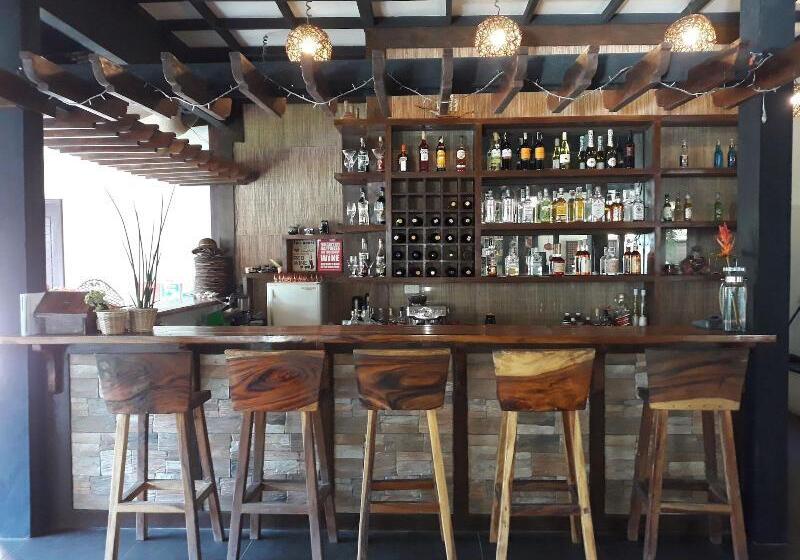 בית מלון כפרי Calape Forest Resort