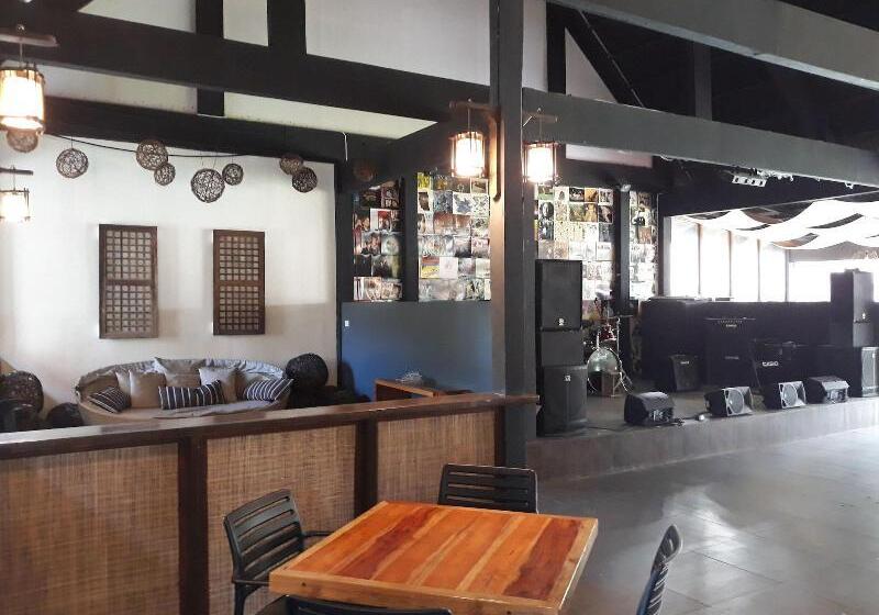 בית מלון כפרי Calape Forest Resort