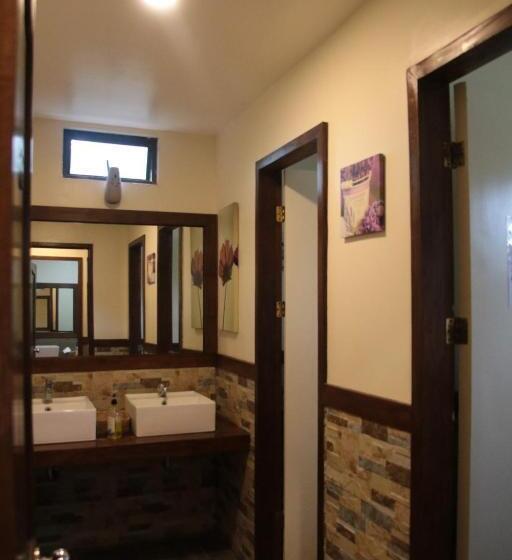 בית מלון כפרי Calape Forest Resort