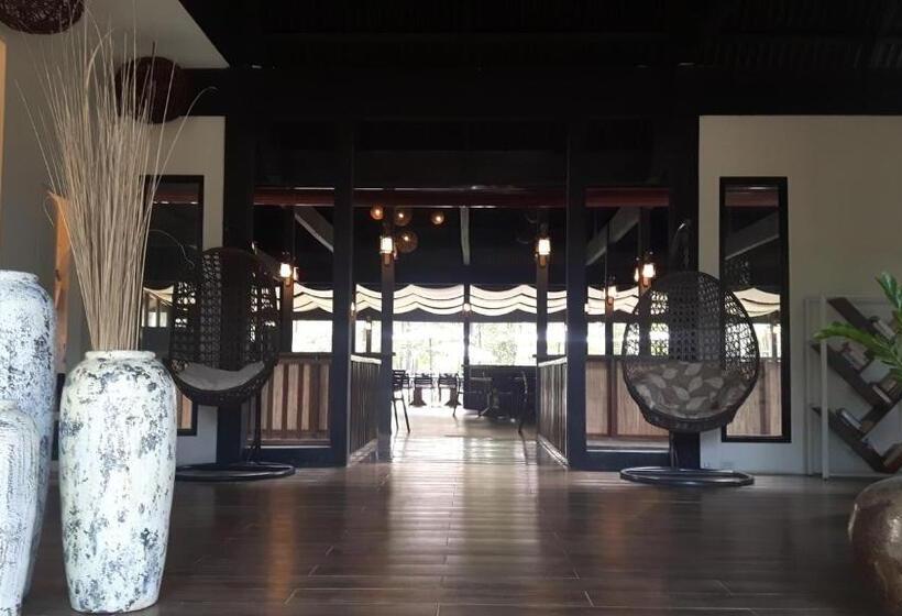 בית מלון כפרי Calape Forest Resort