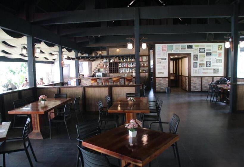 בית מלון כפרי Calape Forest Resort