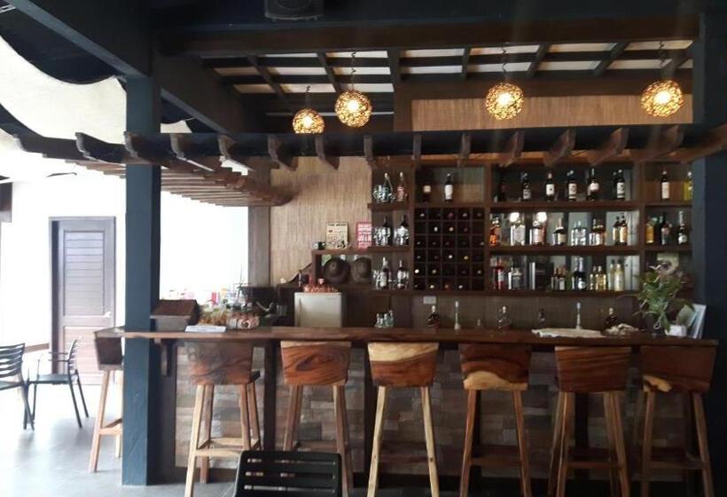 בית מלון כפרי Calape Forest Resort