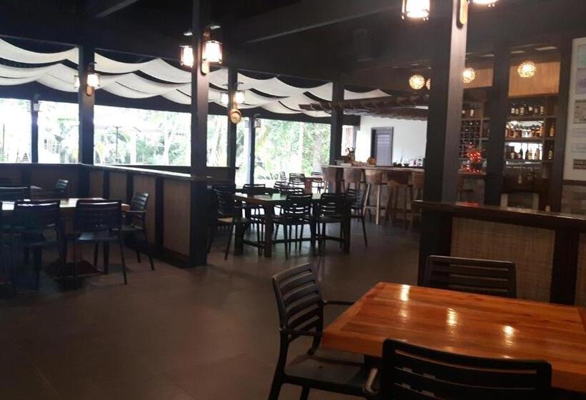 בית מלון כפרי Calape Forest Resort