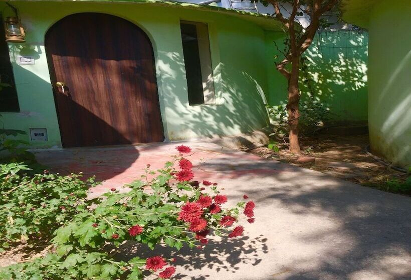 בית מלון כפרי Eriline Resorts