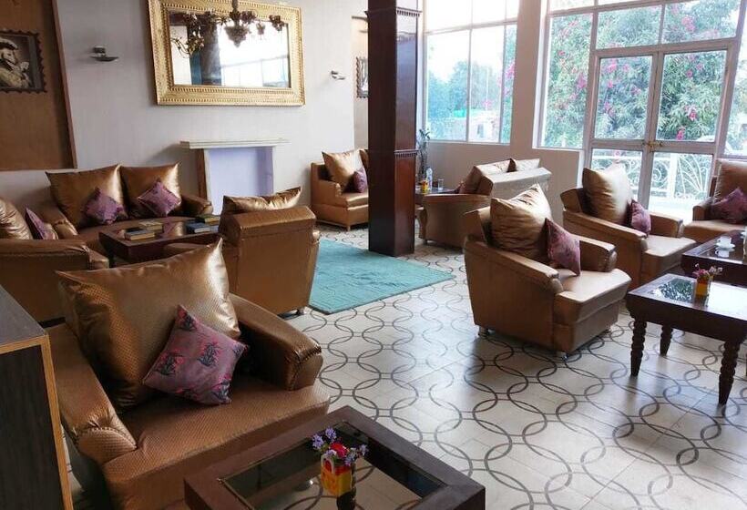 בית מלון כפרי Eriline Resorts