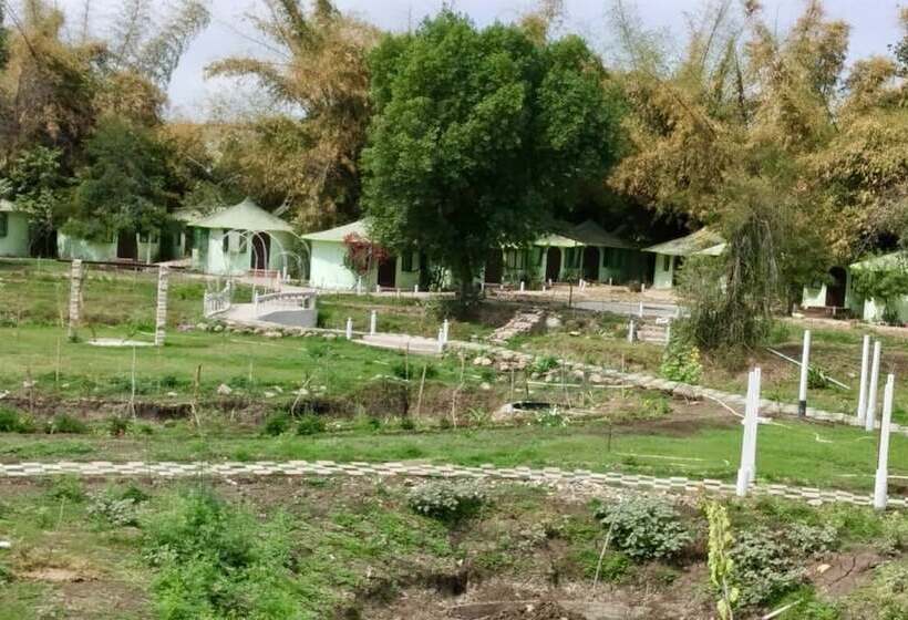 בית מלון כפרי Eriline Resorts