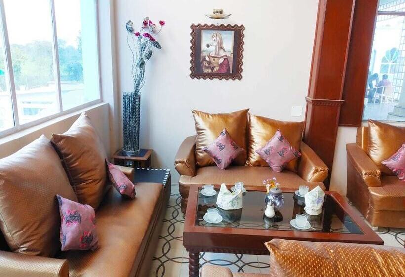 בית מלון כפרי Eriline Resorts