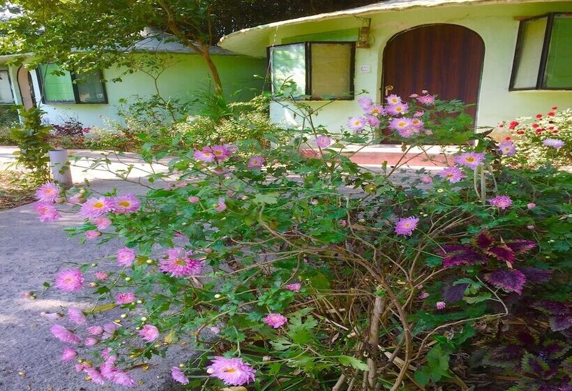 בית מלון כפרי Eriline Resorts