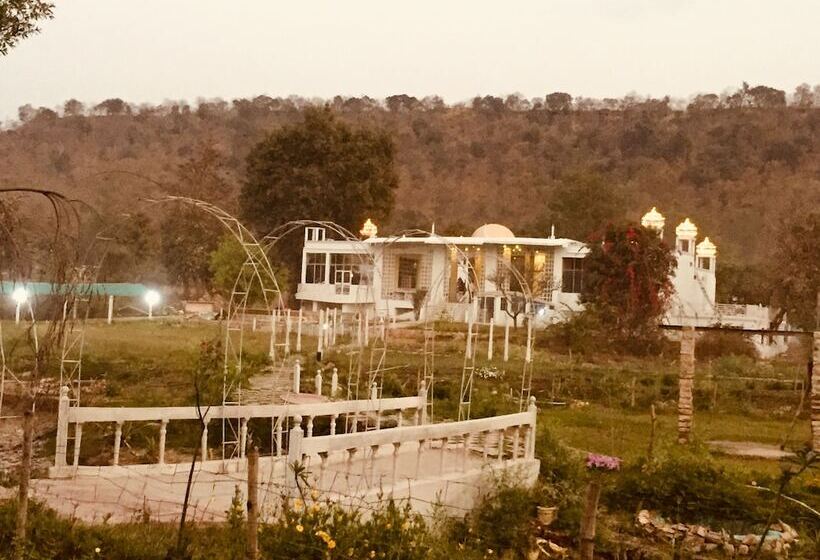 בית מלון כפרי Eriline Resorts