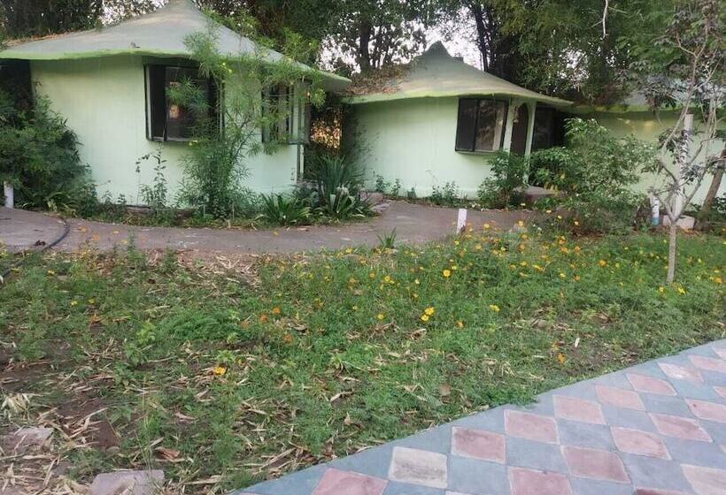 בית מלון כפרי Eriline Resorts