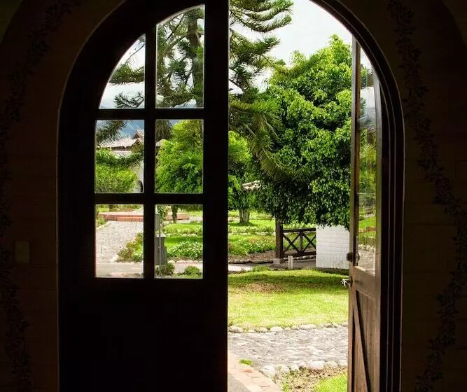 هتل Hosteria Hacienda Pueblo Viejo