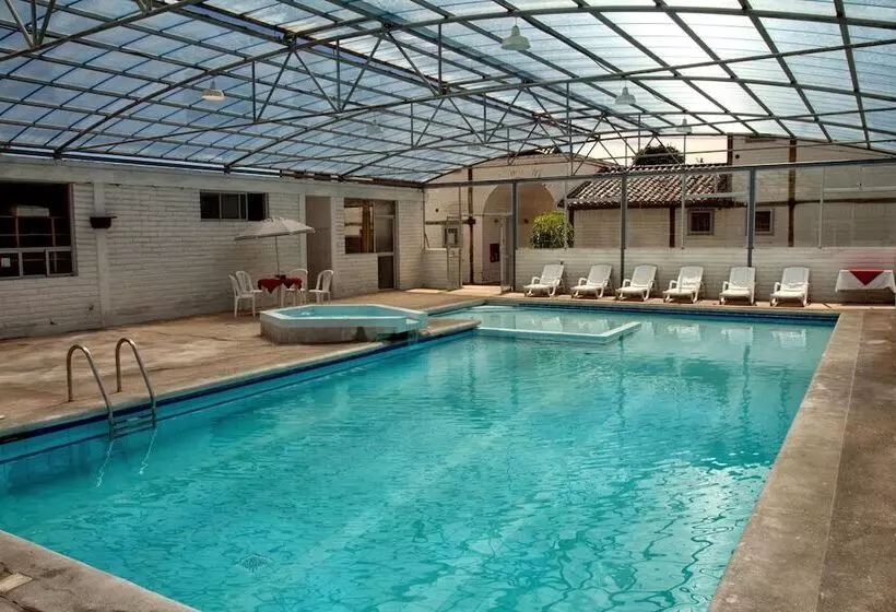 هتل Hosteria Hacienda Pueblo Viejo