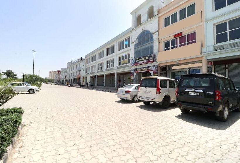 ホテル Jeevak By Oyo Rooms