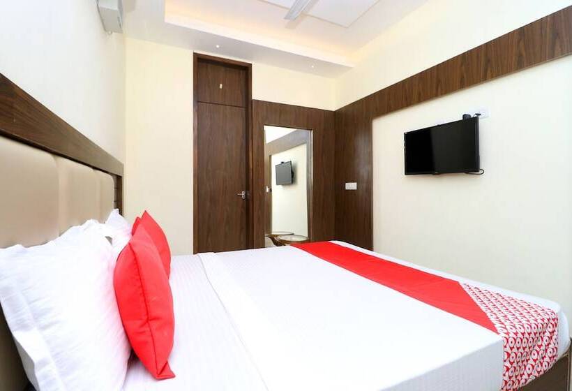 ホテル Jeevak By Oyo Rooms