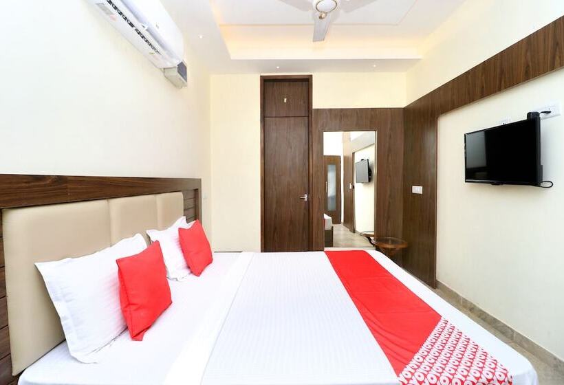 ホテル Jeevak By Oyo Rooms