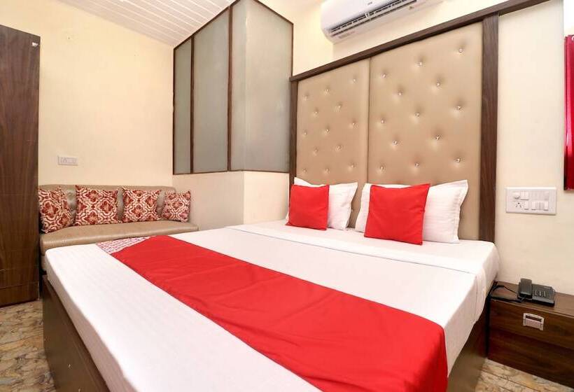 ホテル Jeevak By Oyo Rooms