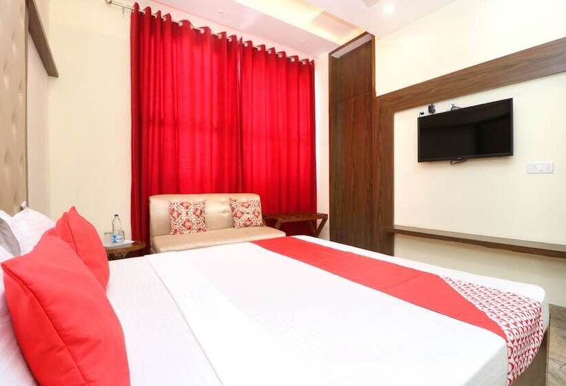 ホテル Jeevak By Oyo Rooms