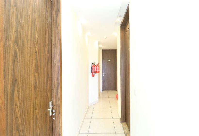 ホテル Jeevak By Oyo Rooms