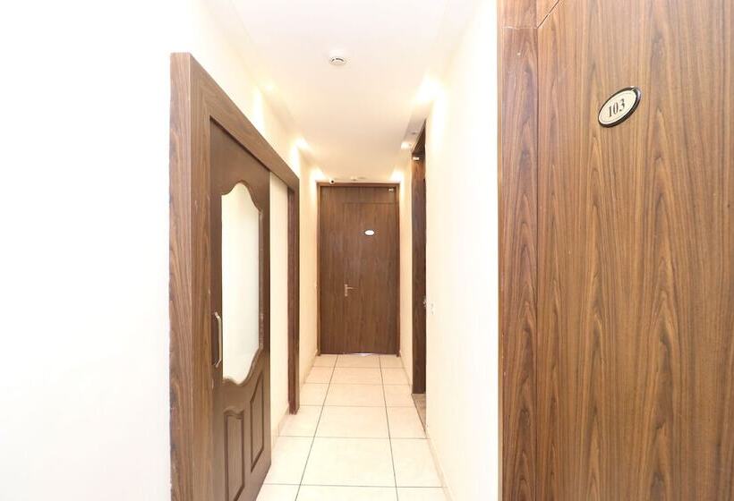 ホテル Jeevak By Oyo Rooms