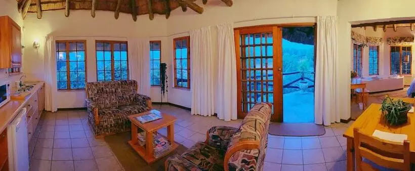 Hotelli Otters Den Self Catering Cottages