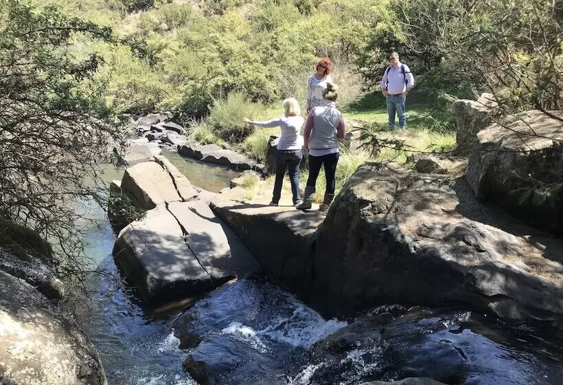 Hotelli Otters Den Self Catering Cottages