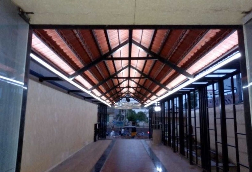 בית מלון כפרי Redlas Inn