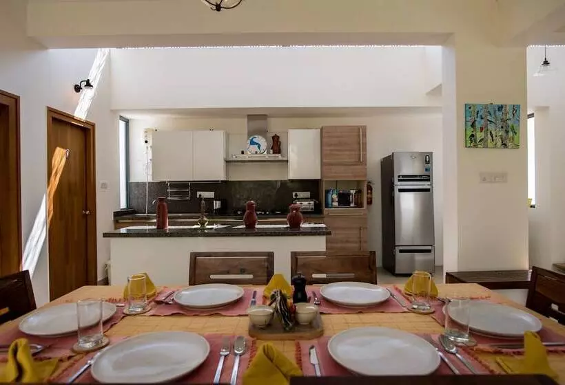 Majatalo Davey S Town House