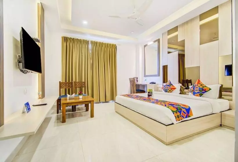 Fabhotel Yellow
