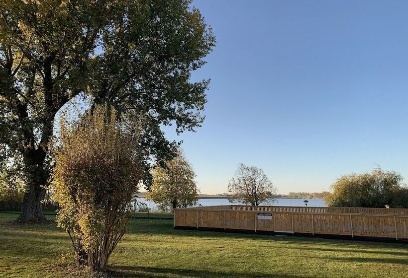 فندق Swedish Village