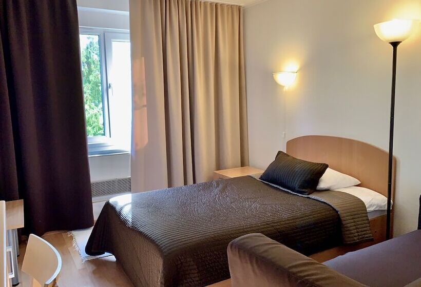 فندق Swedish Village