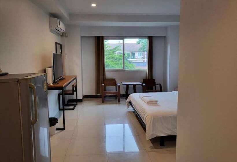 בית מלון כפרי The Square Rayong