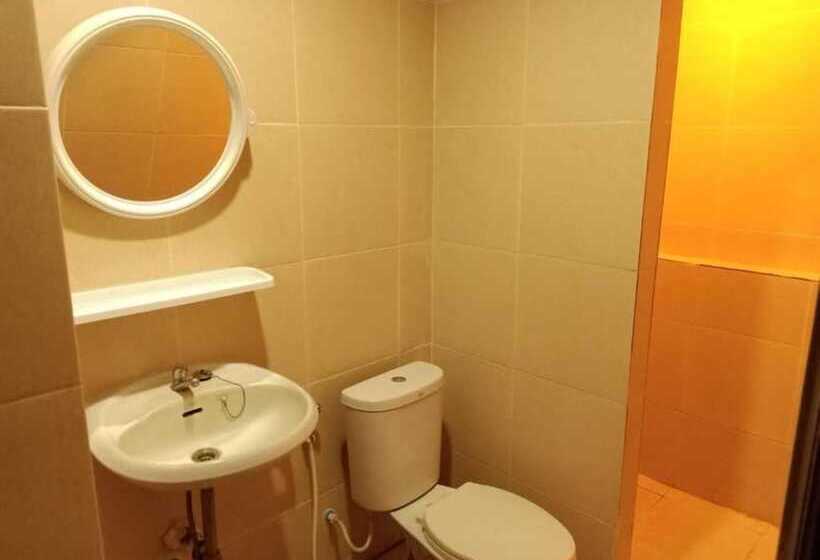 בית מלון כפרי The Square Rayong