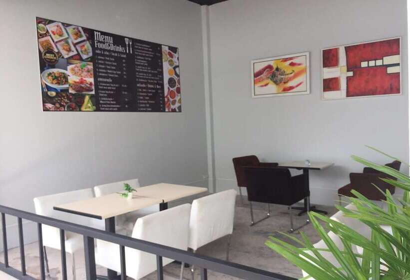 בית מלון כפרי The Square Rayong