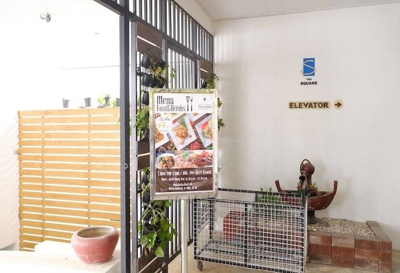 בית מלון כפרי The Square Rayong