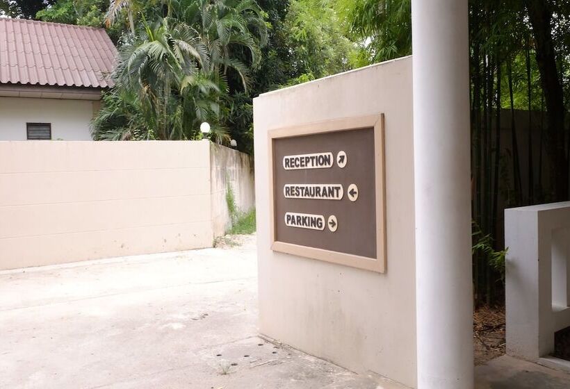 בית מלון כפרי The Square Rayong