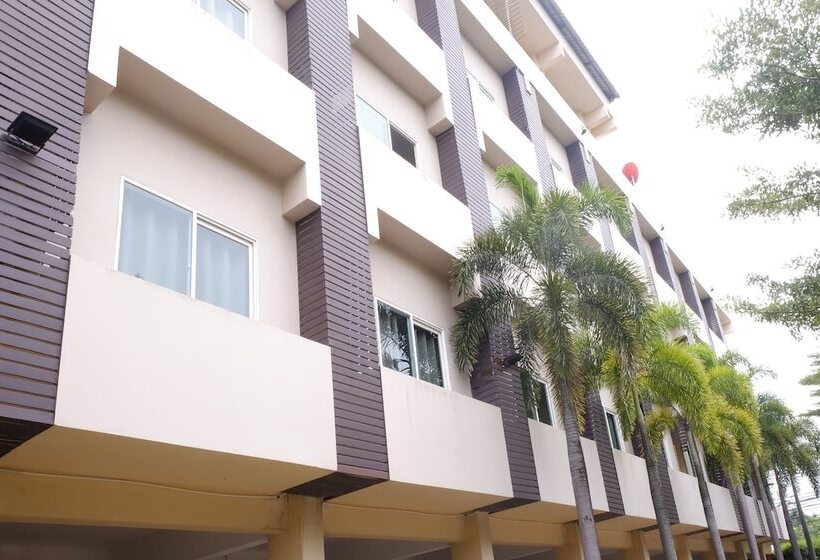 בית מלון כפרי The Square Rayong