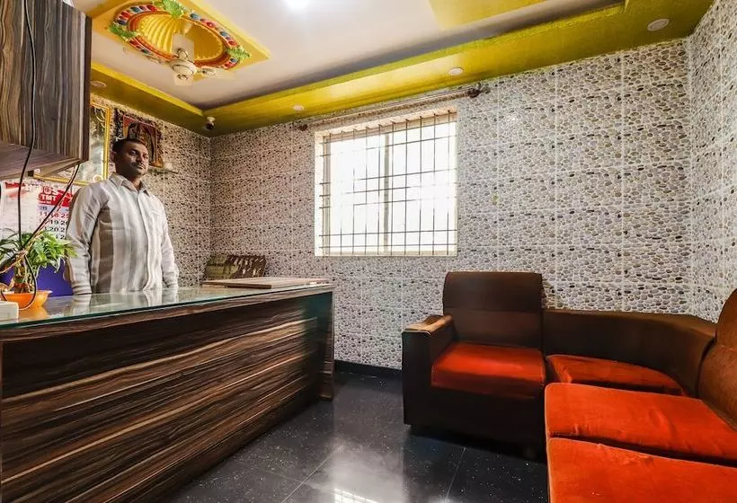 Hotelli Spot On 48301 Thirumala Boarding & Lodge