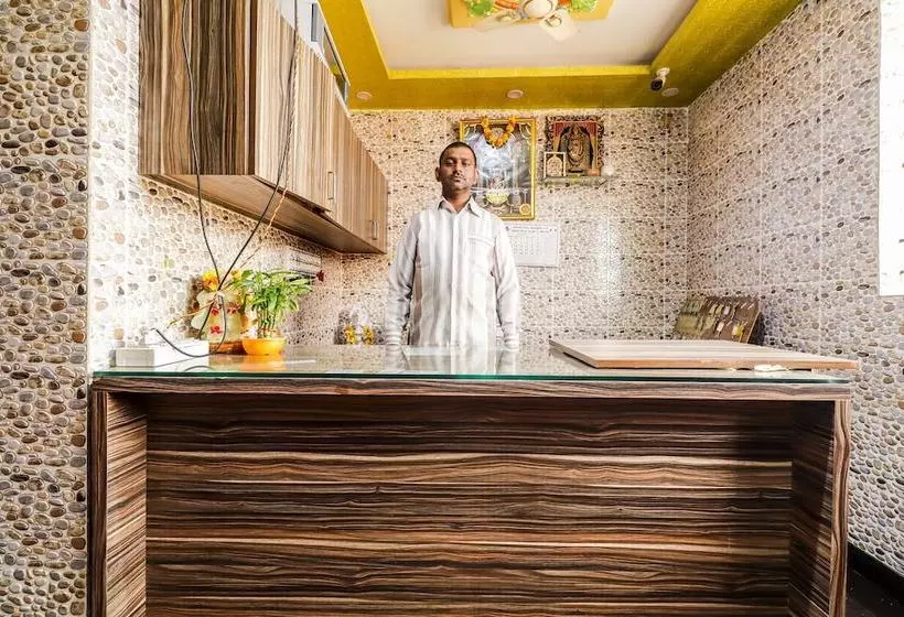 Hotelli Spot On 48301 Thirumala Boarding & Lodge