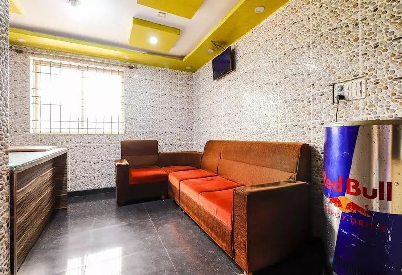 Hotelli Spot On 48301 Thirumala Boarding & Lodge